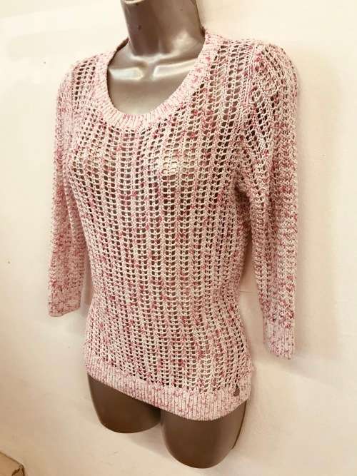 10 / 34 Designer is TOMMY HILFIGER Jersey