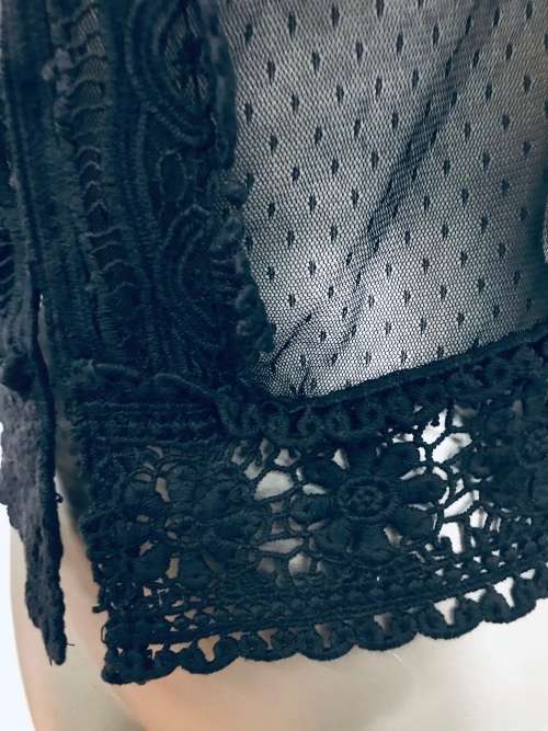 10 - 12 / 34 - 36 gorgeous black lace crochet ornate jersey top over a camisole top