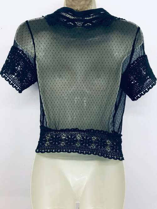 10 - 12 / 34 - 36 gorgeous black lace crochet ornate jersey top over a camisole top