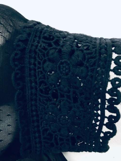 10 - 12 / 34 - 36 gorgeous black lace crochet ornate jersey top over a camisole top