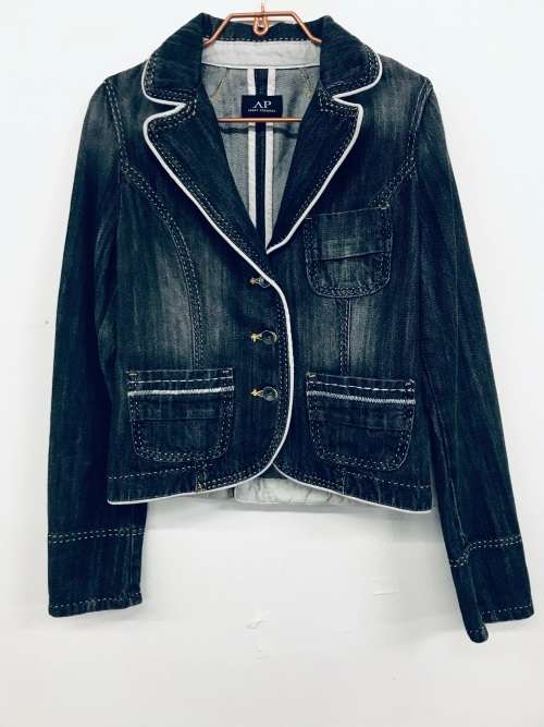 8-10/ 32 - 34 ladies black stitch detail denim jacket lovely!