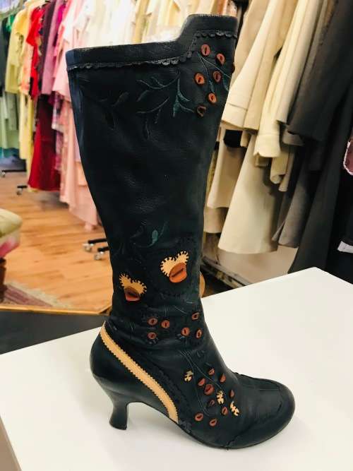 3 1/2 imported leather boots must see Victorian heel