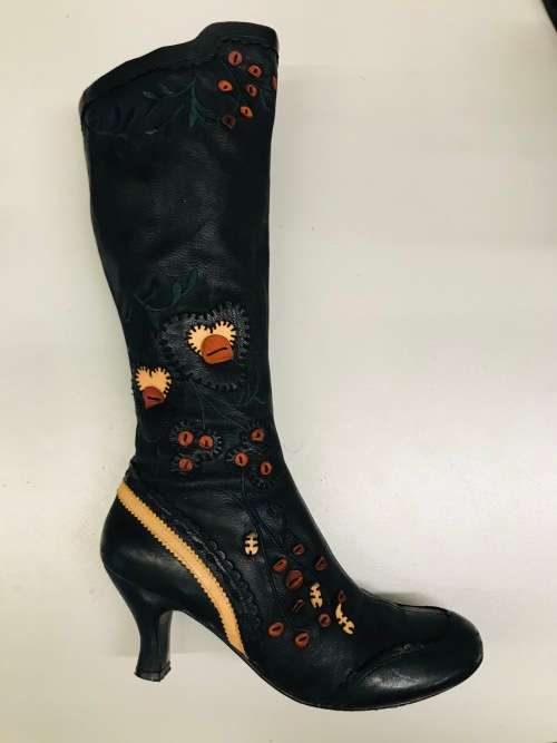 3 1/2 imported leather boots must see Victorian heel