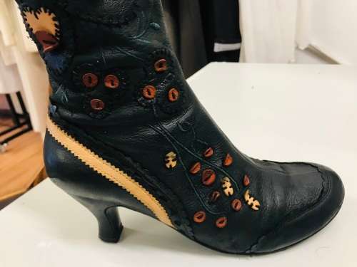 3 1/2 imported leather boots must see Victorian heel