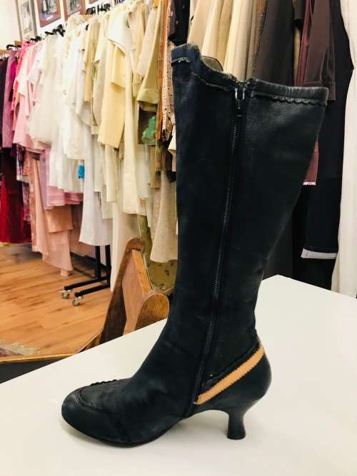 3 1/2 imported leather boots must see Victorian heel