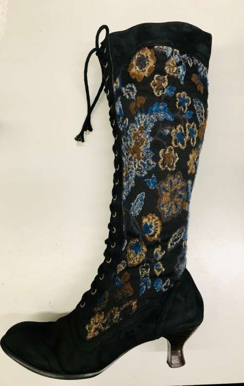 5 or 51/2 imported tapestry boots Victorian heel 38 or 38.5