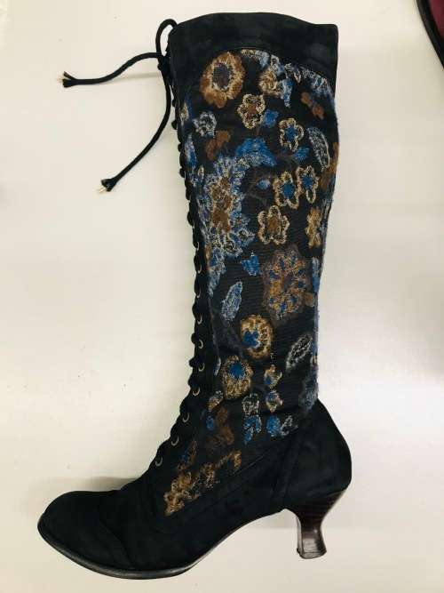 5 or 51/2 imported tapestry boots Victorian heel 38 or 38.5