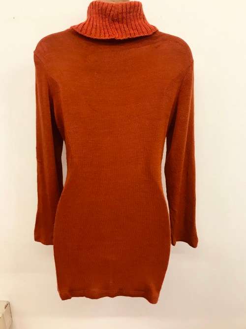 10/34 baby soft burnt orange polo neck jersey Made in Italy stunning