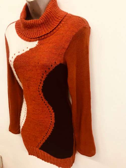 10/34 baby soft burnt orange polo neck jersey Made in Italy stunning