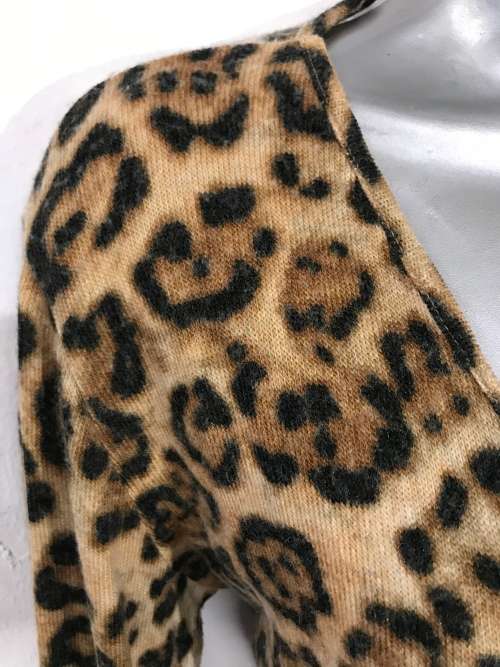 16 / 40 animal print wrap top