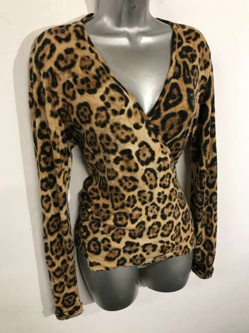 16 / 40 animal print wrap top