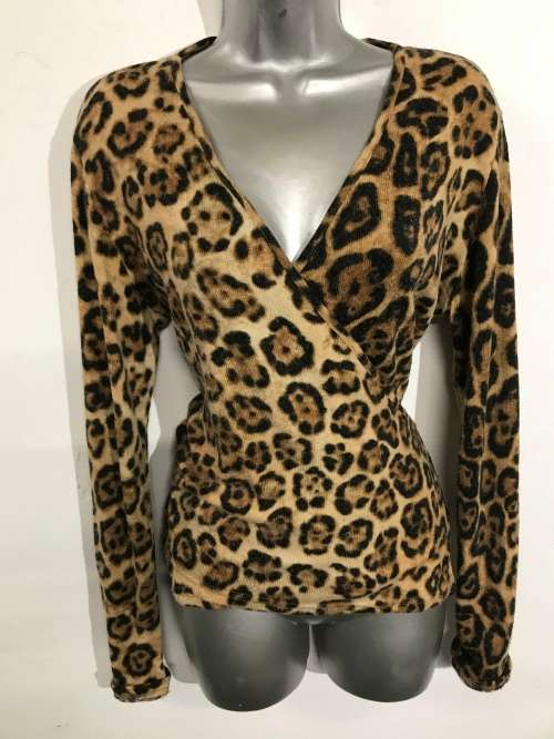 16 / 40 animal print wrap top
