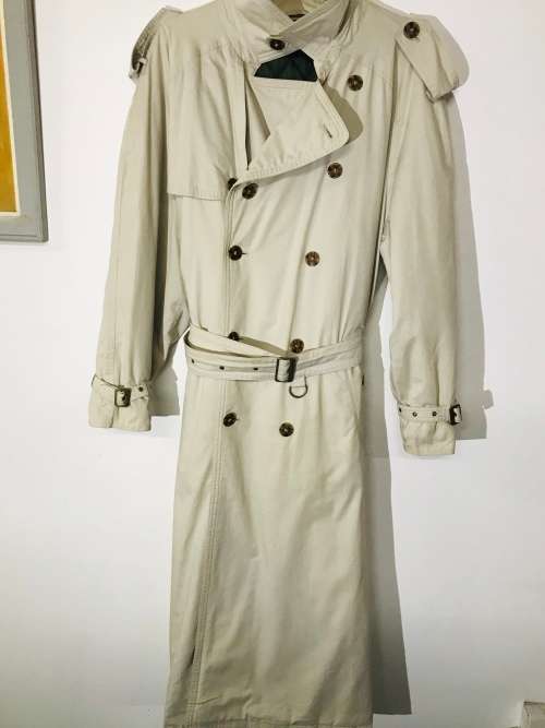 Eu 50 Designer is HUGO BOSS MENS Cream trench coat, must see !!!