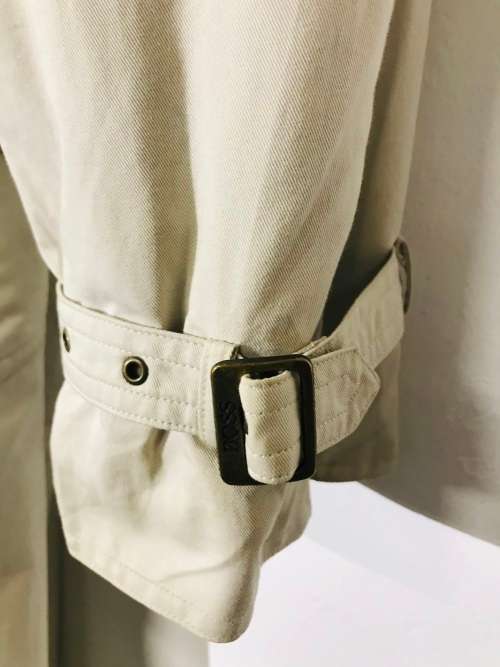 Eu 50 Designer is HUGO BOSS MENS Cream trench coat, must see !!!