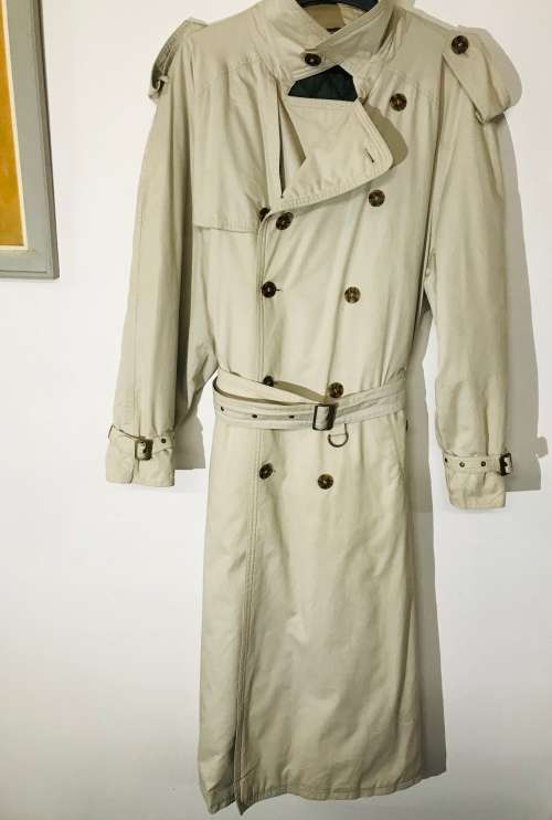 Eu 50 Designer is HUGO BOSS MENS Cream trench coat, must see !!!