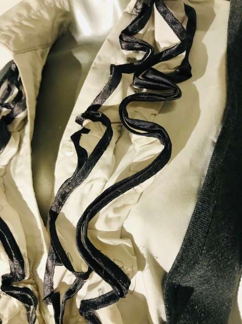 12 / 36 ruffle shirt ITALY