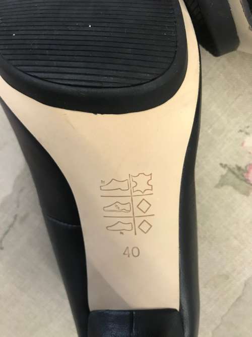 Size 7 / 40 black leather DESIGNER PRINGLE peep toe shoes stunning!