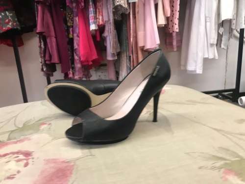 Size 7 / 40 black leather DESIGNER PRINGLE peep toe shoes stunning!