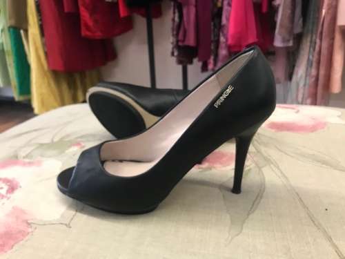 Size 7 / 40 black leather DESIGNER PRINGLE peep toe shoes stunning!