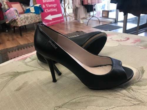 Size 7 / 40 black leather DESIGNER PRINGLE peep toe shoes stunning!
