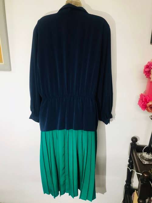 Vintage circa 1989's Hana sung dress suits 16 / 40