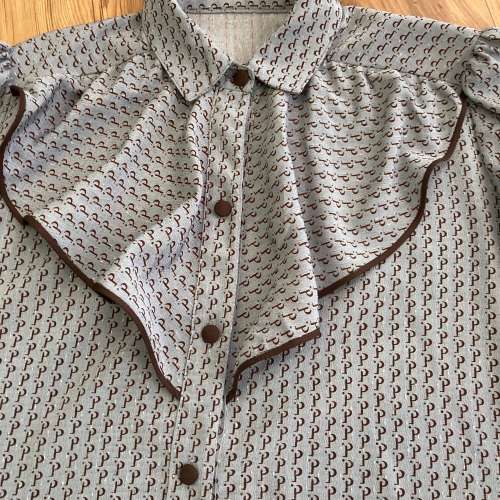 Made in ITALY frill neckline with beautiful fabric must be seen. Suits a 34