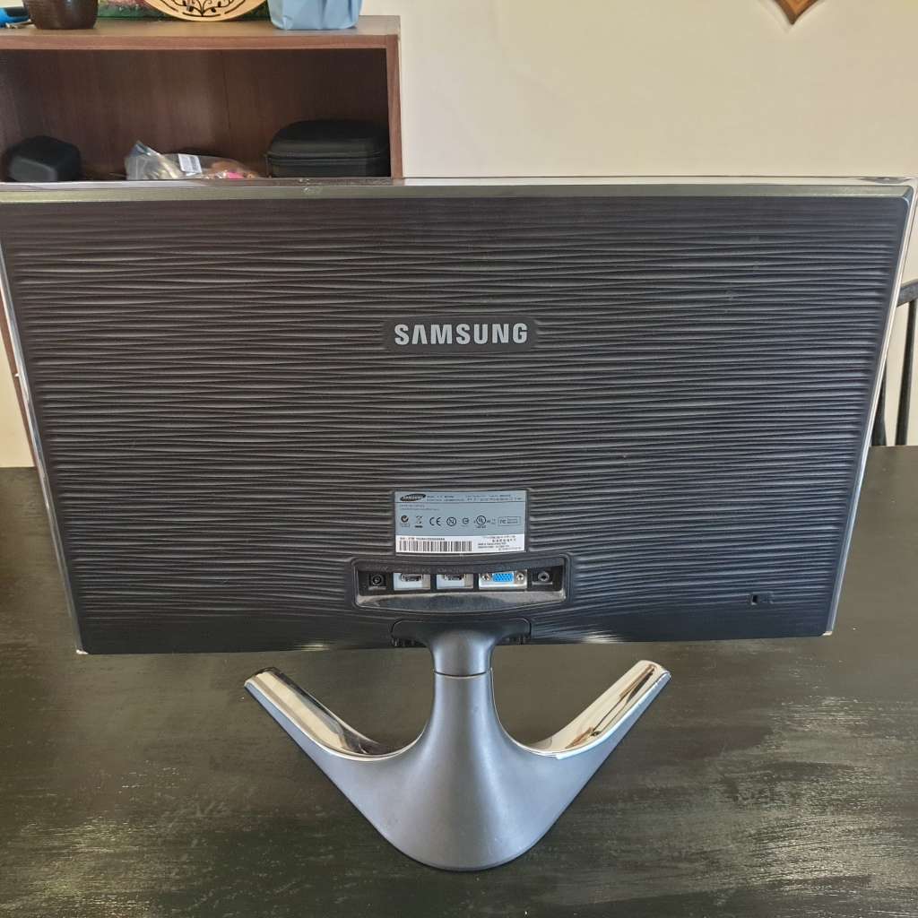 Samsung 24` monitor