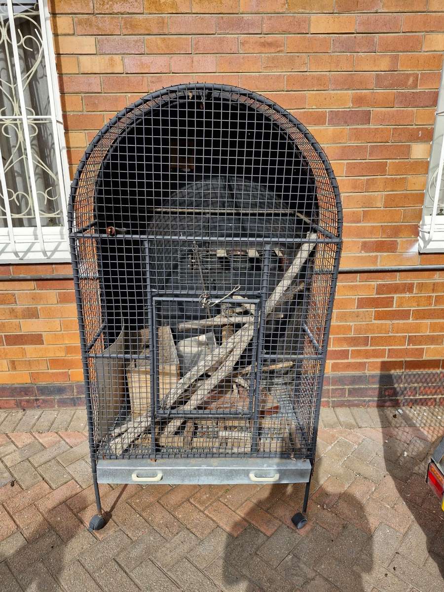 **Late Entry** Large Bird Cage
