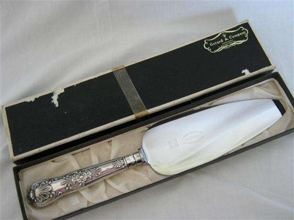 STERLING SILVER HANDLED CAKE LIFTER by VINERS Ltd..IN THE QUEENS PATTERN....