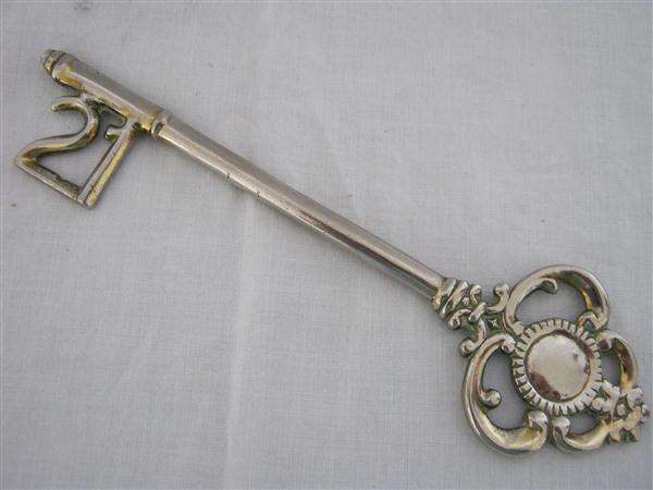 SILVER PLATED 21st BIRTHDAY PRESENTATION KEY...SOLID METAL 120grams...18.50cm LONG X 5cm WIDE