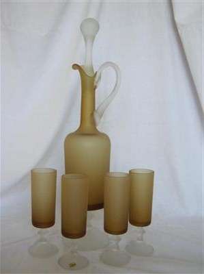 AMBER JUG (47cm HIGH WITH STOPPER) AND FOUR GLASSES.(16cm HIGH).MADE IN ITALY..