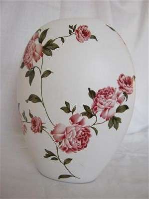 DECORATIVE MATT WHITE CERAMIC VASE WITH RED FLOWERS. 31cm HIGH X 58.50cm AROUND THE GIRTH..