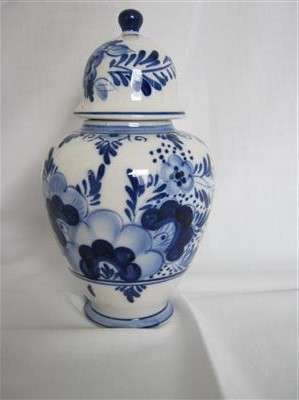 BLUE DELFT POT WITH LID..17.50cm HIGH X 30cm AROUND TOP GIRTH...
