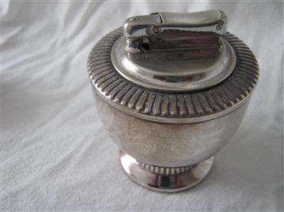 VINTAGE COLIBRI TABLE LIGHTER...7.50cm HIGH..X 20.50cm AROUND THE GIRTH...