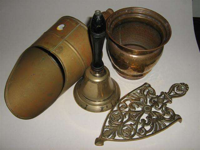 PURE BRASS LOT CONSISTING OF TRIVET. SCHOOL BELL. PLANISHED VASE. & GRAIN SCOOP