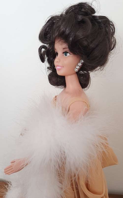 47cm doll in Soft apricot flared dress with Boa
