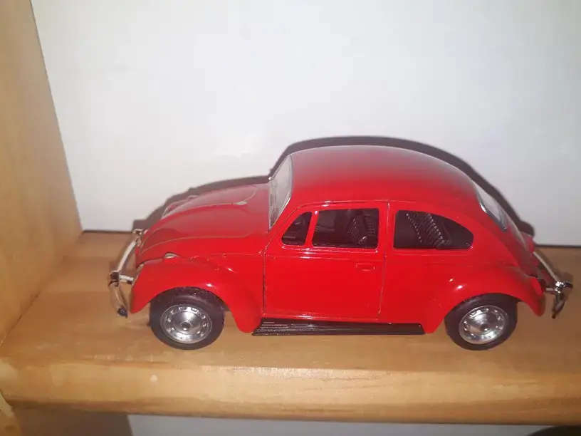Red Metal VW Beetle Model Car, functioning opening doors!