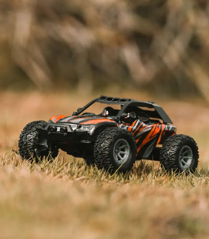 Brand New! 1:32 Up to 20Km/h! Strong Remote Control Car, Rechargeable, With Lights, Rubber Tires