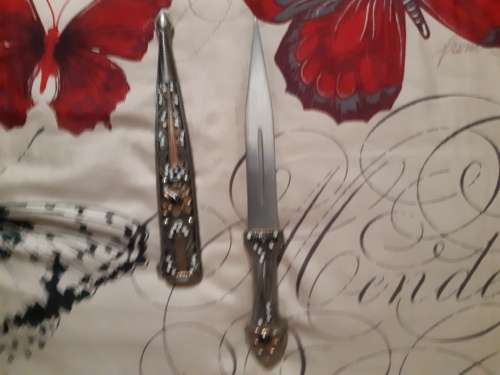 VIKING DRINKING HORNS WITH STAND AND DAGGER