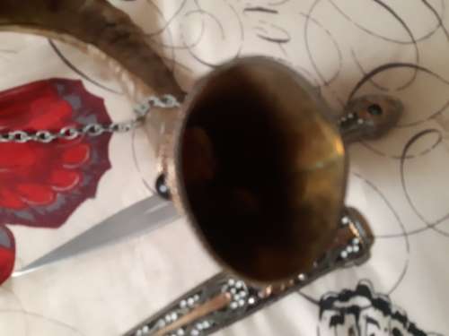 VIKING DRINKING HORNS WITH STAND AND DAGGER