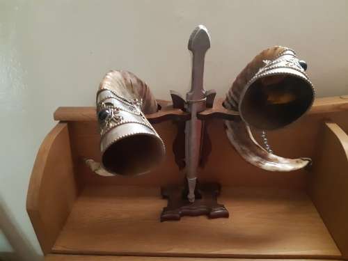 VIKING DRINKING HORNS WITH STAND AND DAGGER