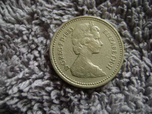 Great Britain  one Pound 1983   Royal coat of Arms