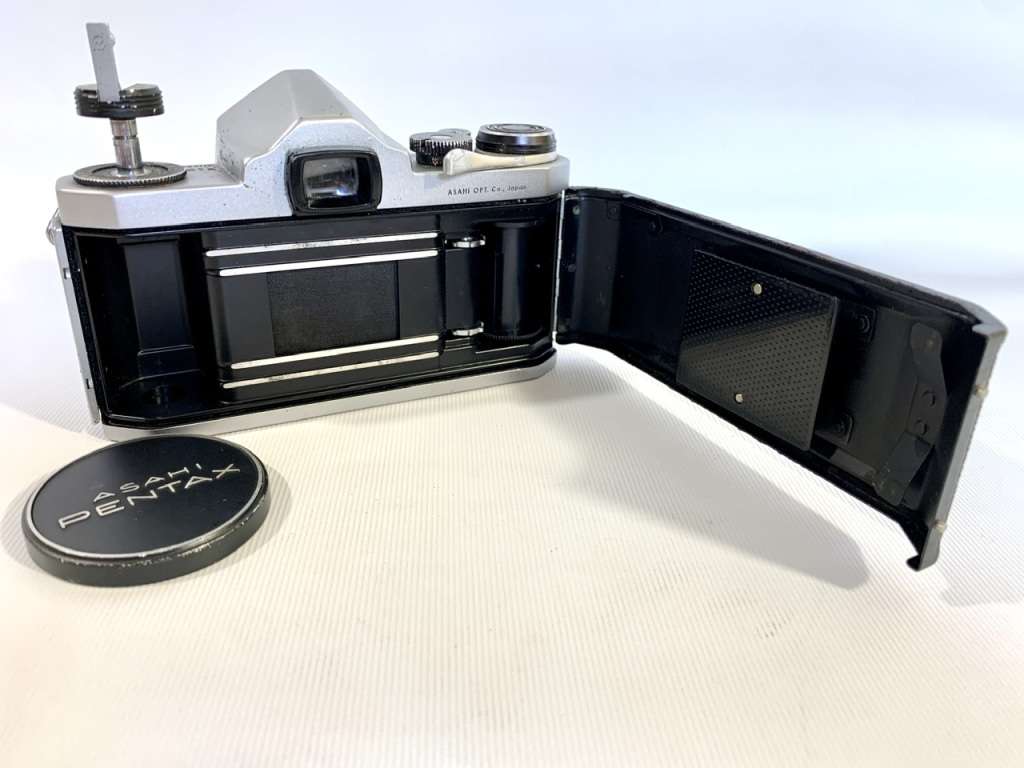 Pentax S1a SLR 35mm Film Camera with Takumar Lens (Needs Attention)