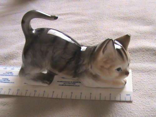 Cat figurine/ornament