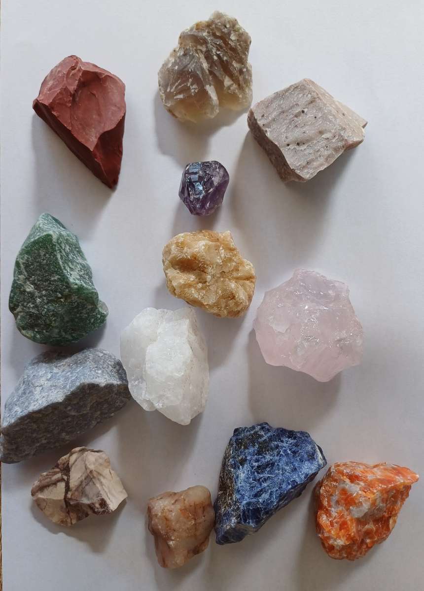 Mixed lot of different semi precious gemstones