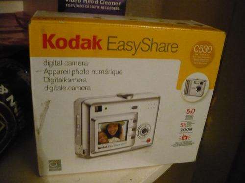 Kodak Easyshare C530 inludes 512mb SD memory card