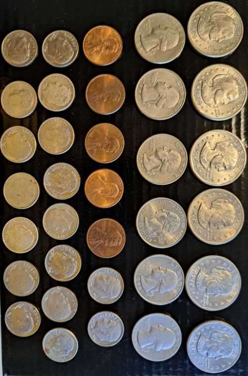Mixed lot of 34 USA Coins Old and New dates