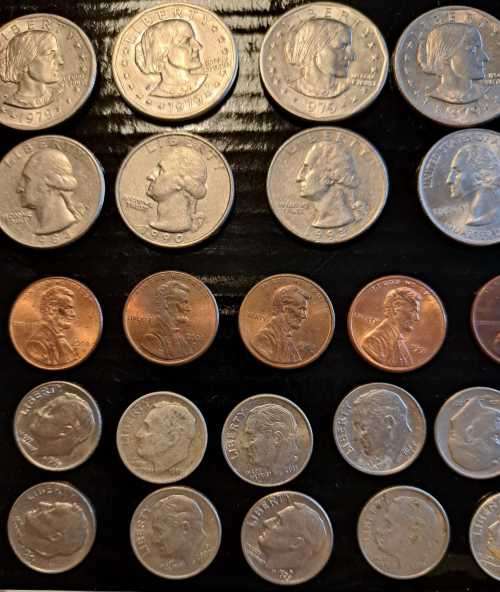 Mixed lot of 34 USA Coins Old and New dates