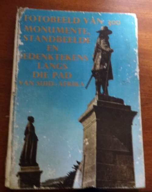 Fotobeeld van 300 Monumente, Standbeelde en Gedenktekens Langs die Pad (Spine Damage)