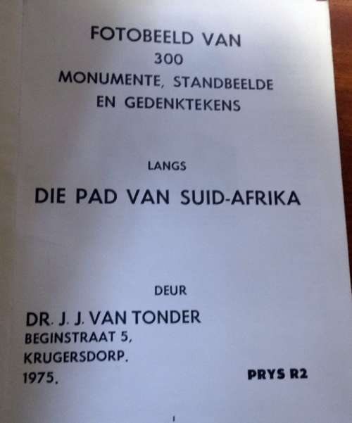 Fotobeeld van 300 Monumente, Standbeelde en Gedenktekens Langs die Pad (Spine Damage)